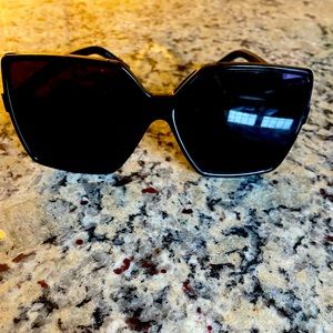 Saint Laurent-Women’s Betty Sunglasses Black
